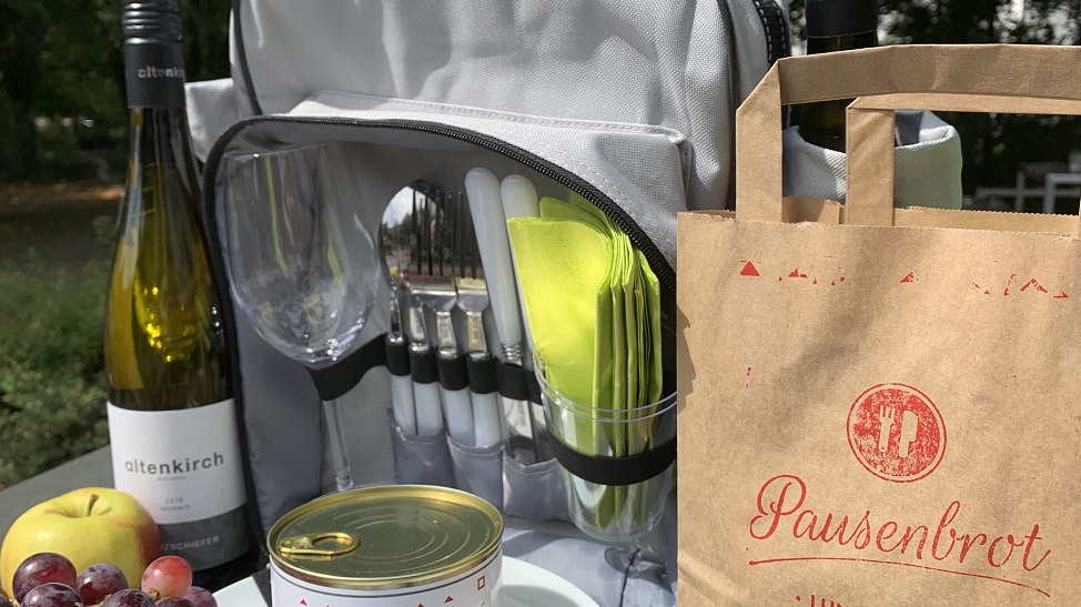 Für ein Picknick in den Weinbergen stellen wir unseren Picknick- Rucksack zur Verfügung. Er wird gepackt mit vielen Leckereien und einer Flasche Riesling!
